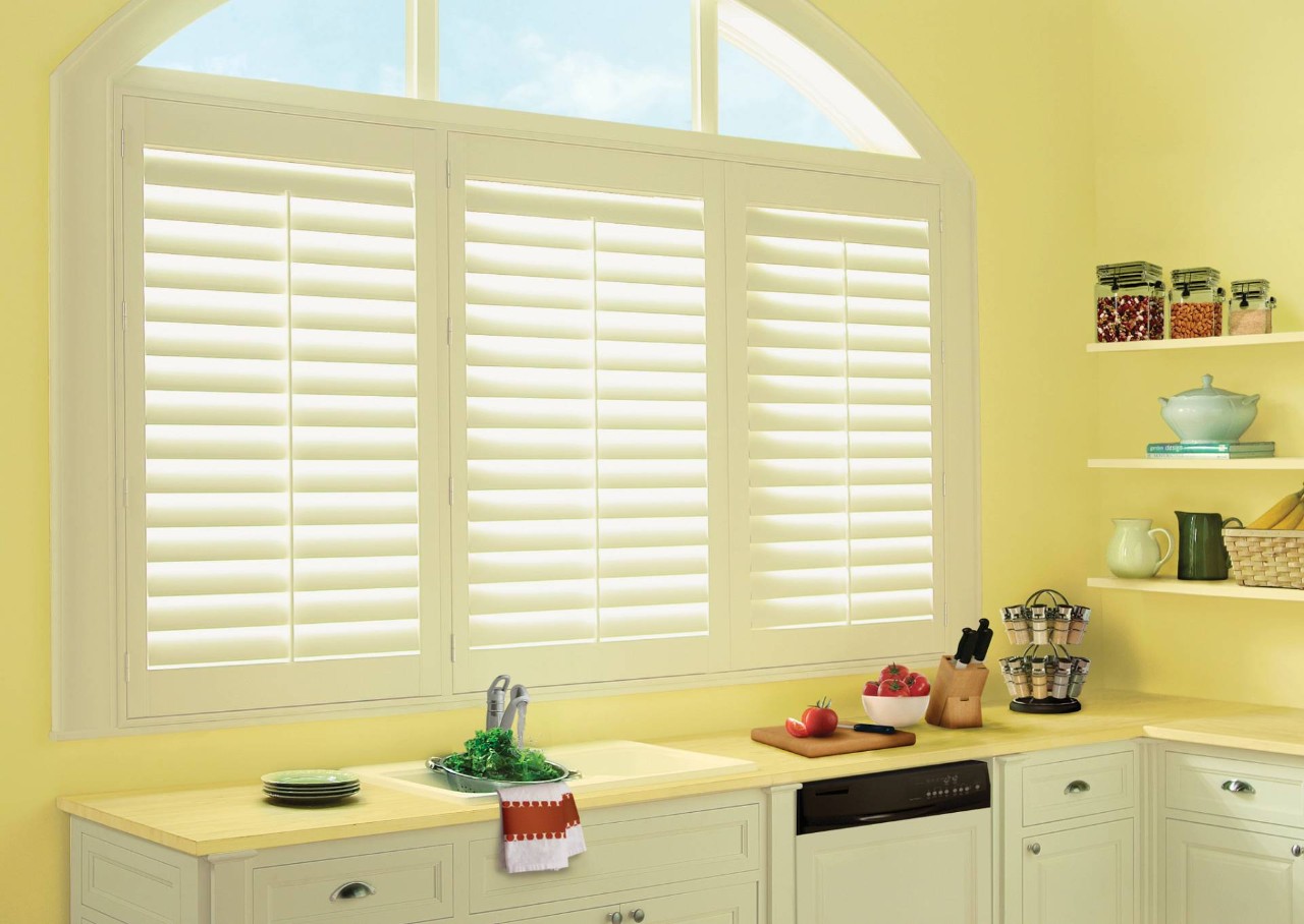 Hunter Douglas kitchen window shutters in a retro-inspired kitchen near Mount Pleasant, SC