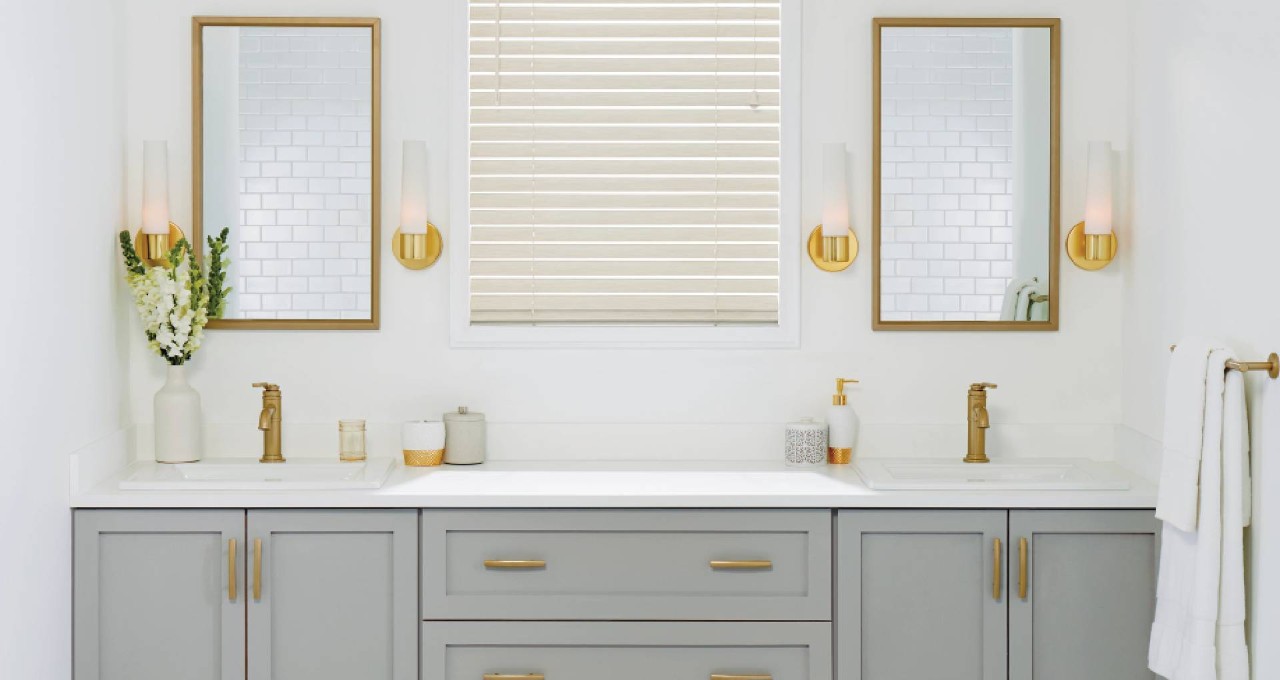 Hunter Douglas blinds in a bathroom near Mount Pleasant, SC